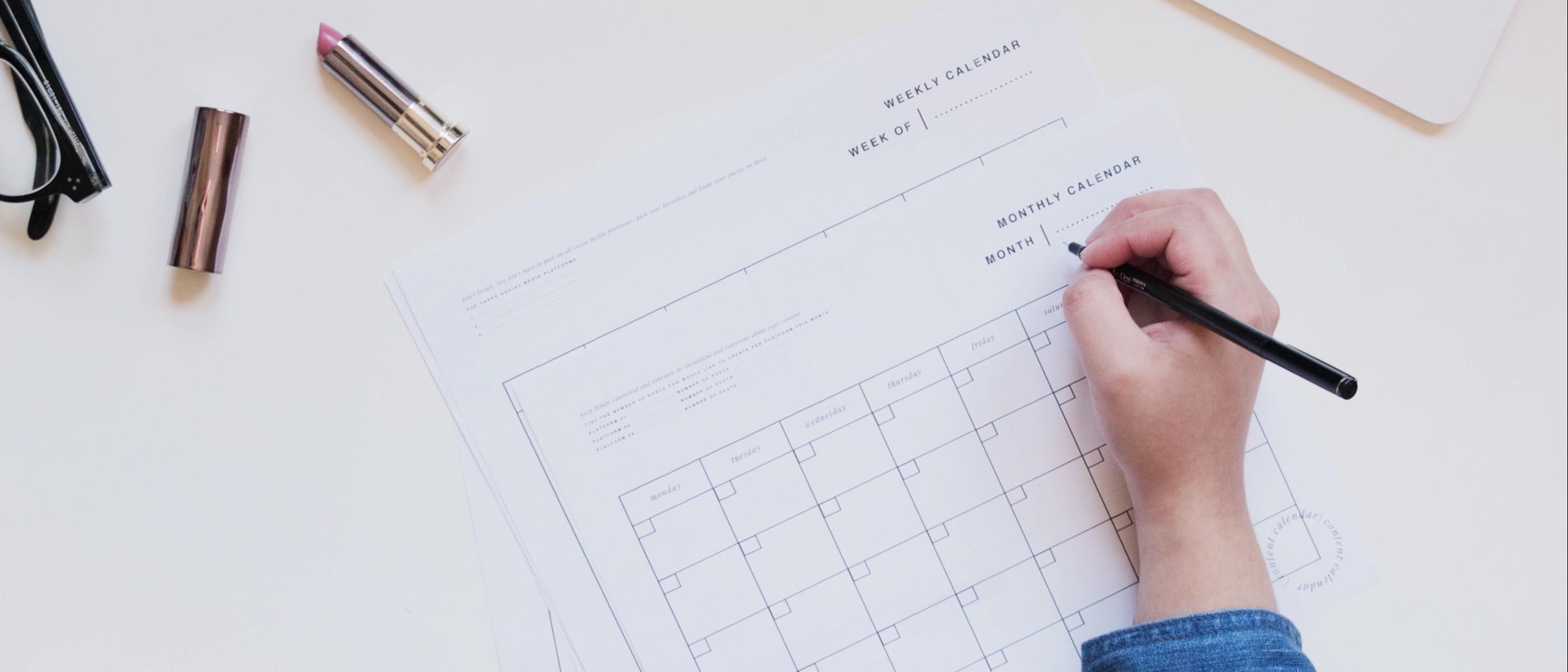 howtocreateacontentcalendar-planoly-cover-1